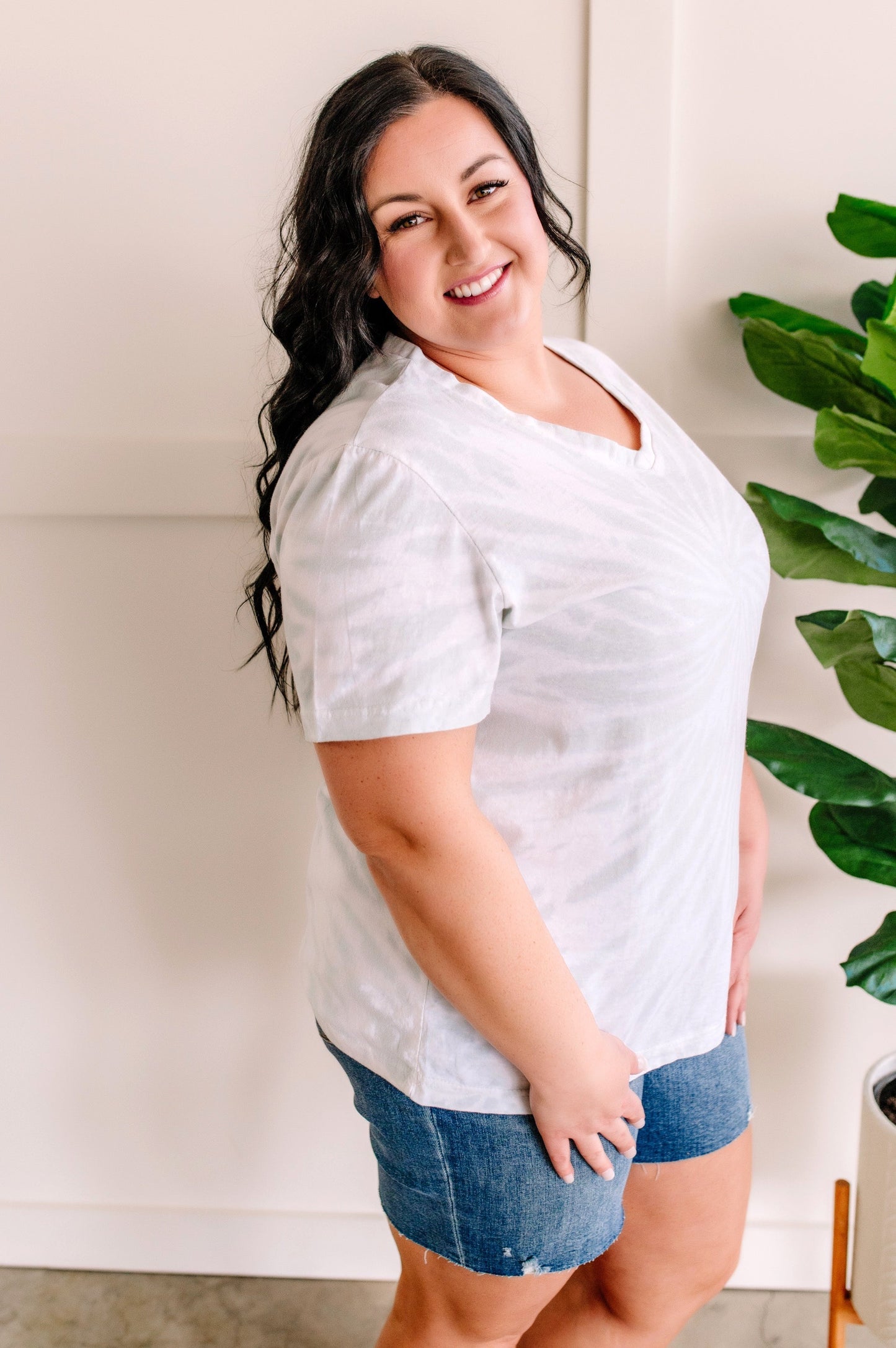 Subtle Tie Dye V Neck Tee In Mint
