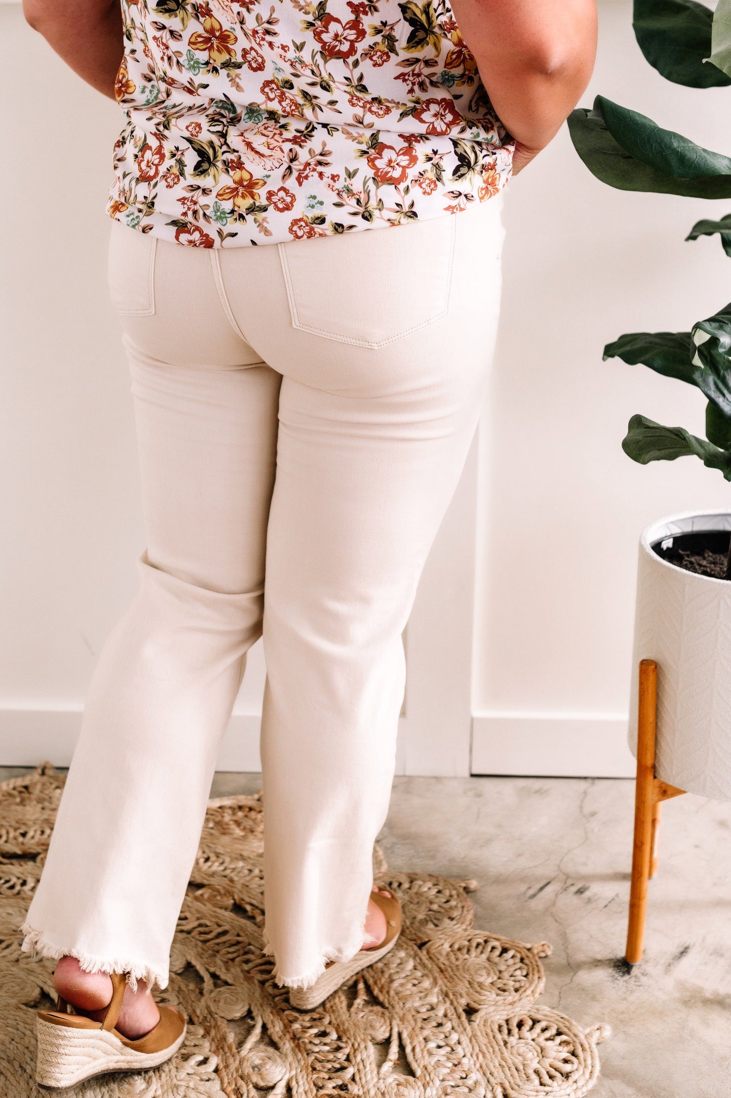 Straight Fit Destroyed Hem Judy Blue Jeans In Natural Beige