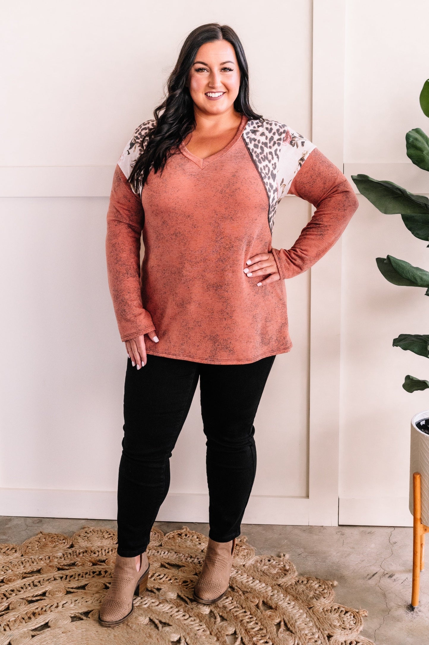 V Neck Top With Contrasting Floral Sleeves In Heathered Redwood