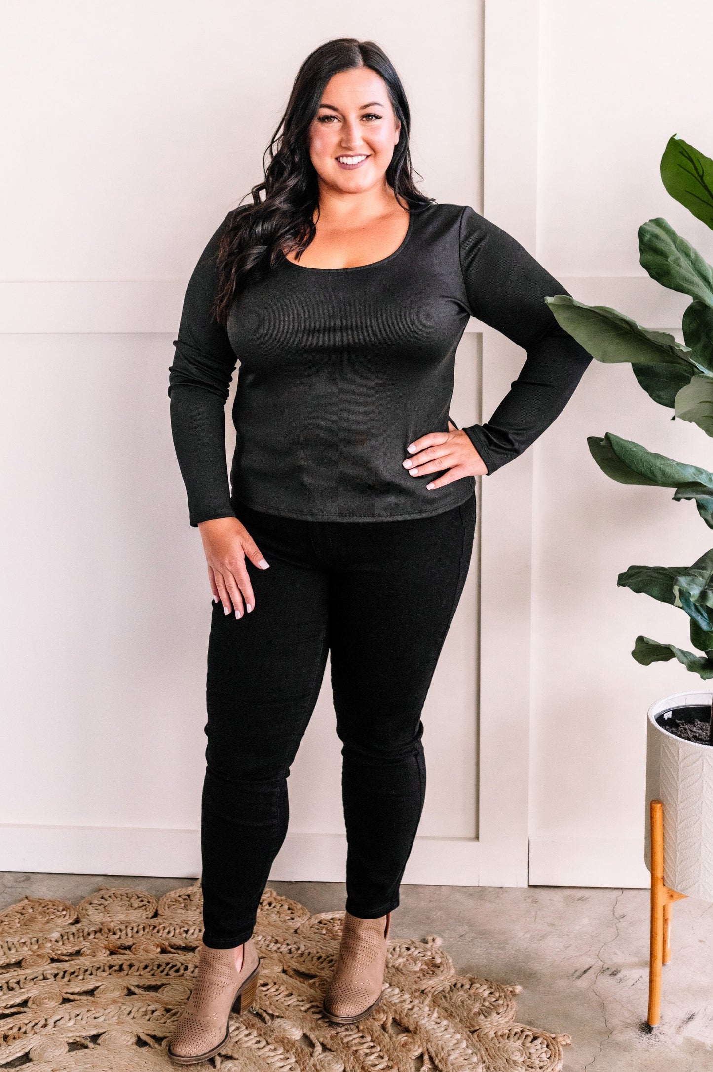 Ribbed Scoop Neck Stretchy Top In Black