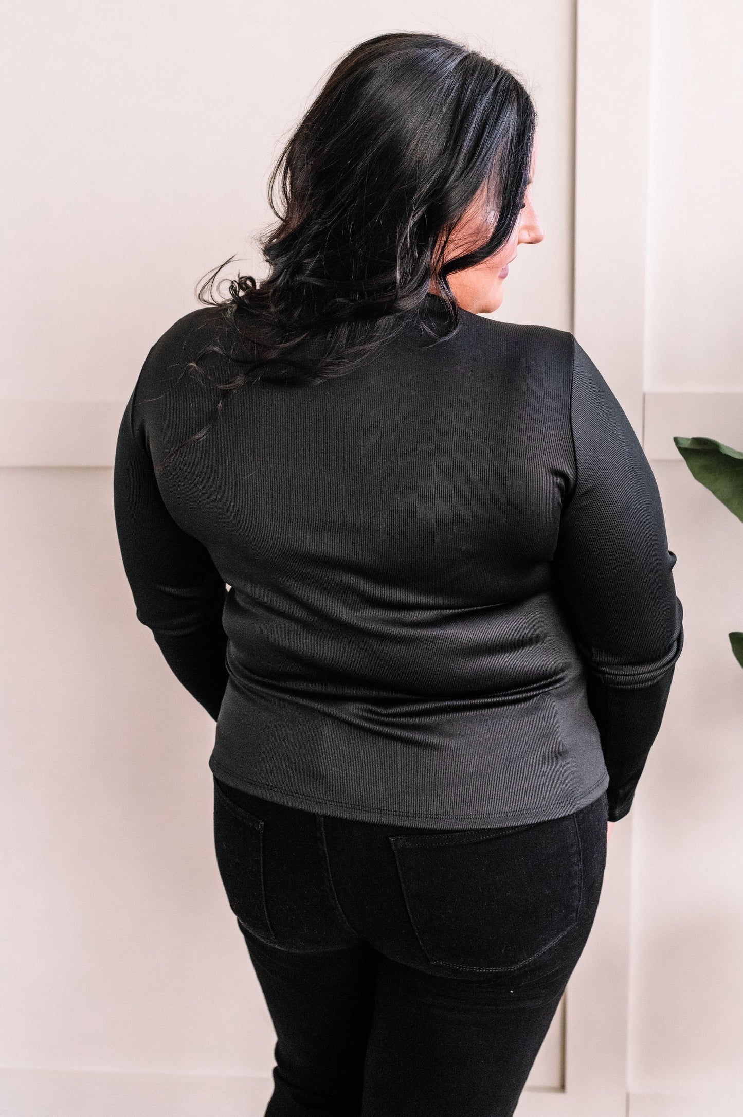 Ribbed Scoop Neck Stretchy Top In Black