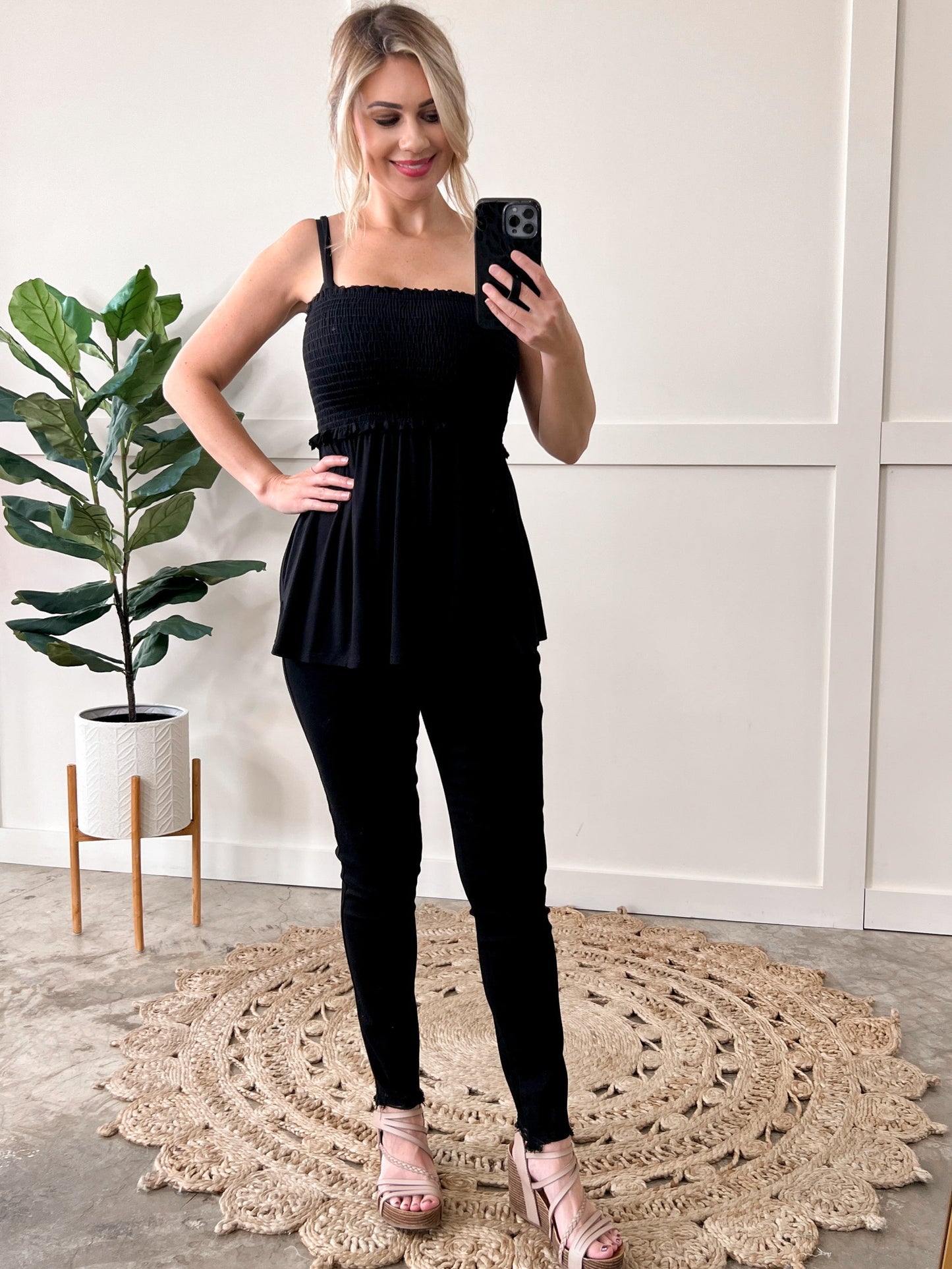 Sleeveless Smocked Top In Black
