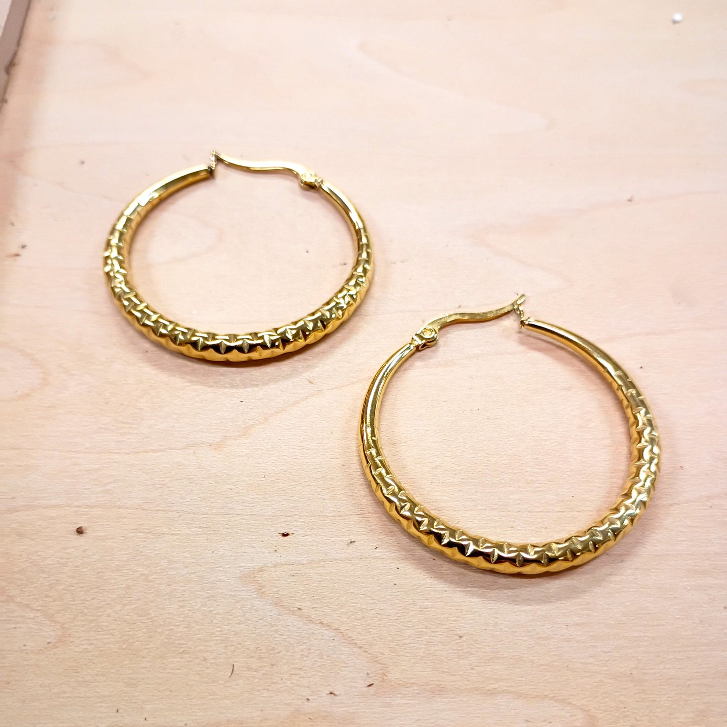 **Medium Stainless Steel Engraved Hoop Earrings 14K Gold Plating 200d