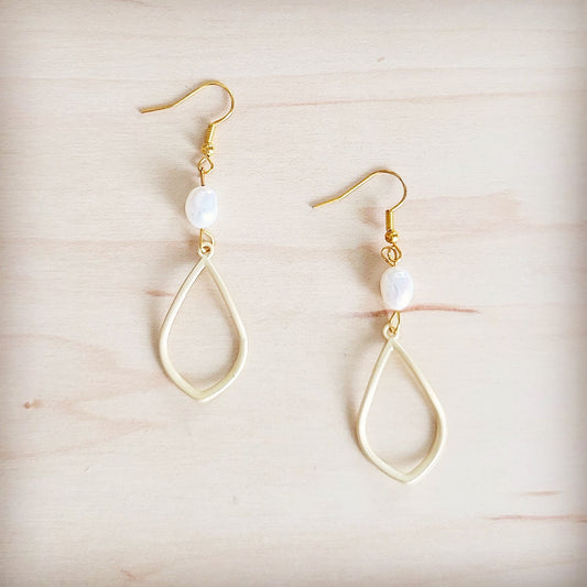 Matte Gold and Freshwater Pearl Earrings Drop 200bt