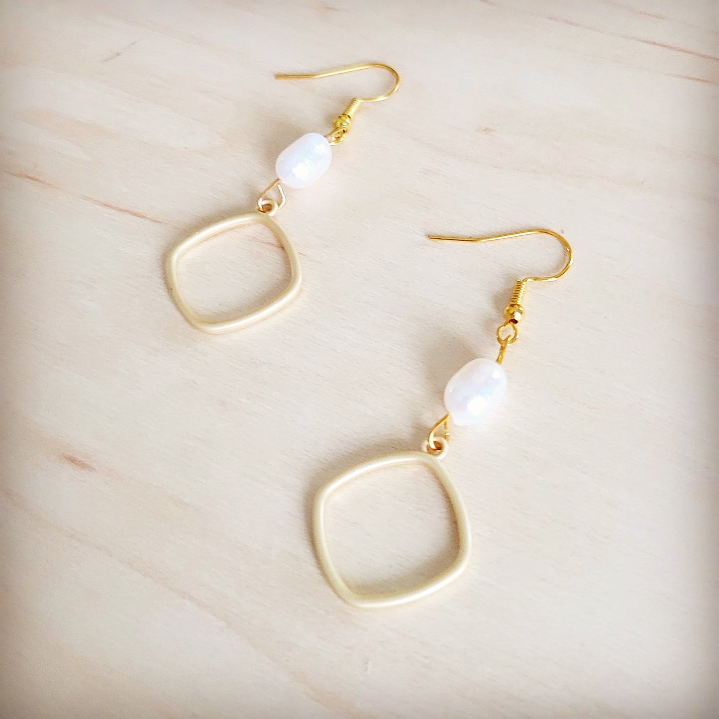 Matte Gold and Freshwater Pearl Earrings Square 200bs