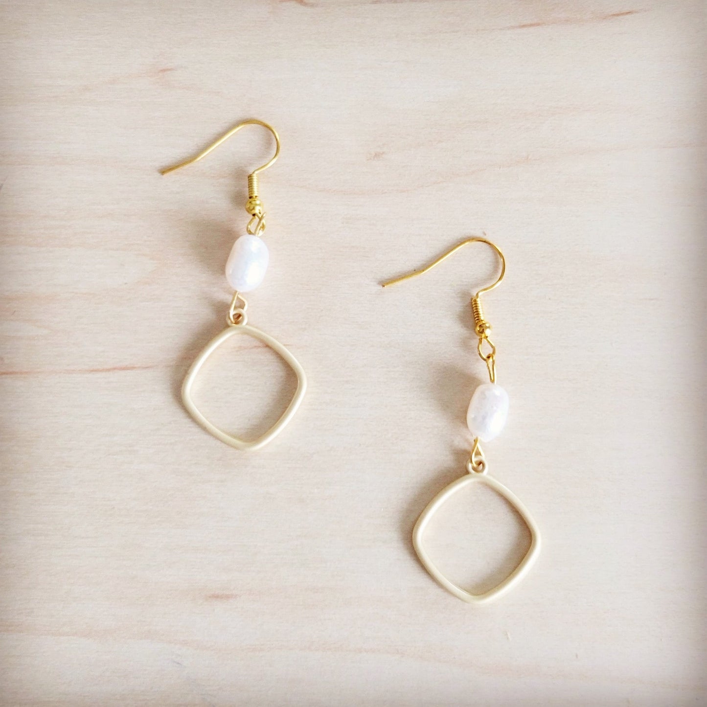 Matte Gold and Freshwater Pearl Earrings Square 200bs