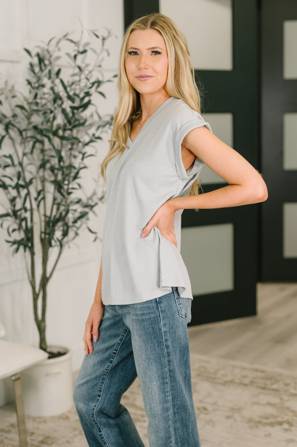 Classic Timeless V-Neck Tee in Pearl Grey