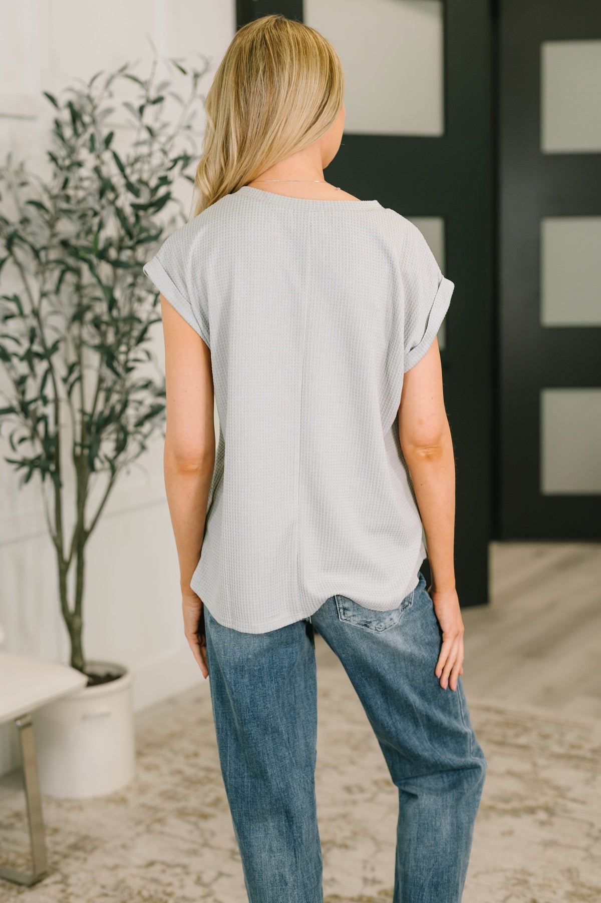 Classic Timeless V-Neck Tee in Pearl Grey