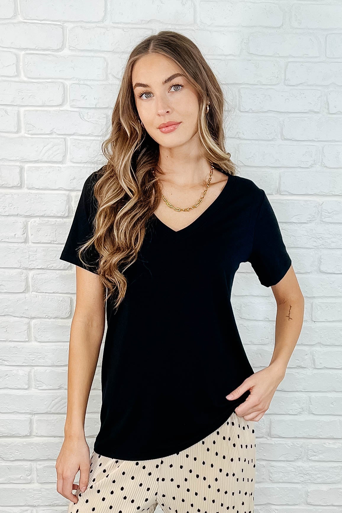 The Every Outfit Basic V-Neck Top in Black